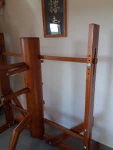 Holzpuppen verstellbarer mit mobilem Holzständer